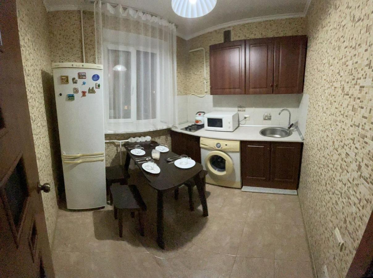 Квартира Рядом Арбата, Гоголя 92 Almaty Bagian luar foto