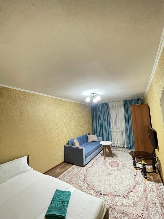 Квартира Рядом Арбата, Гоголя 92 Almaty Bagian luar foto