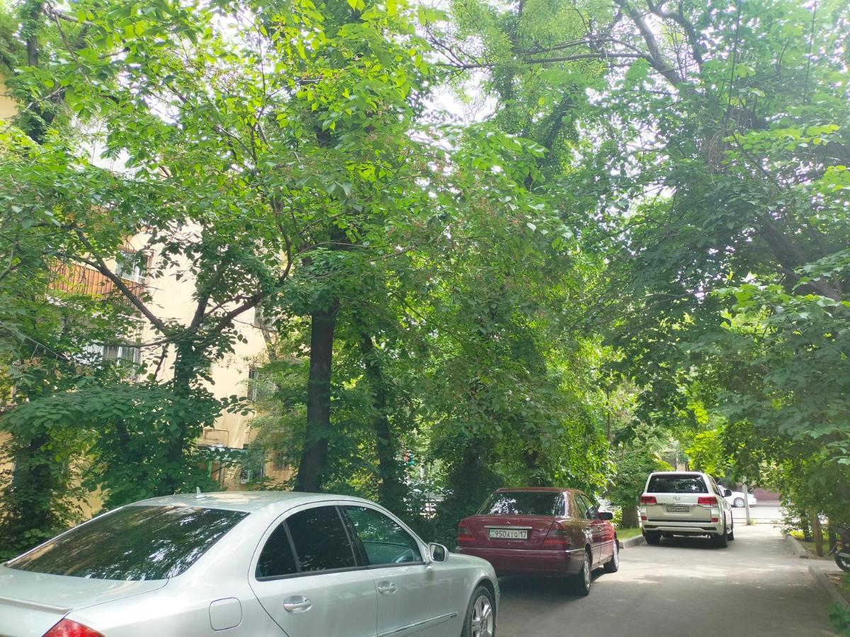 Квартира Рядом Арбата, Гоголя 92 Almaty Bagian luar foto