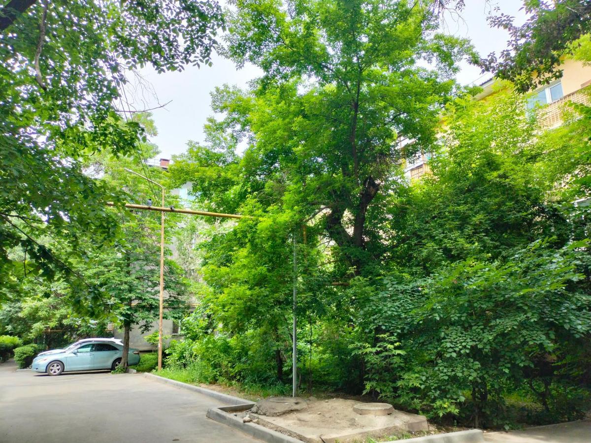 Квартира Рядом Арбата, Гоголя 92 Almaty Bagian luar foto